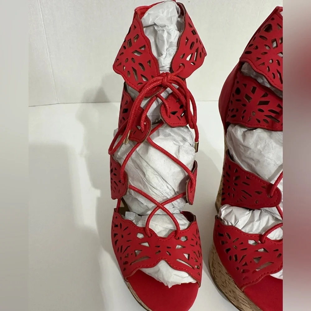 NIB JustFab Red Laser-Cut Cork Wedge Platform Sandals “Amalia” Y2K Size 8.5